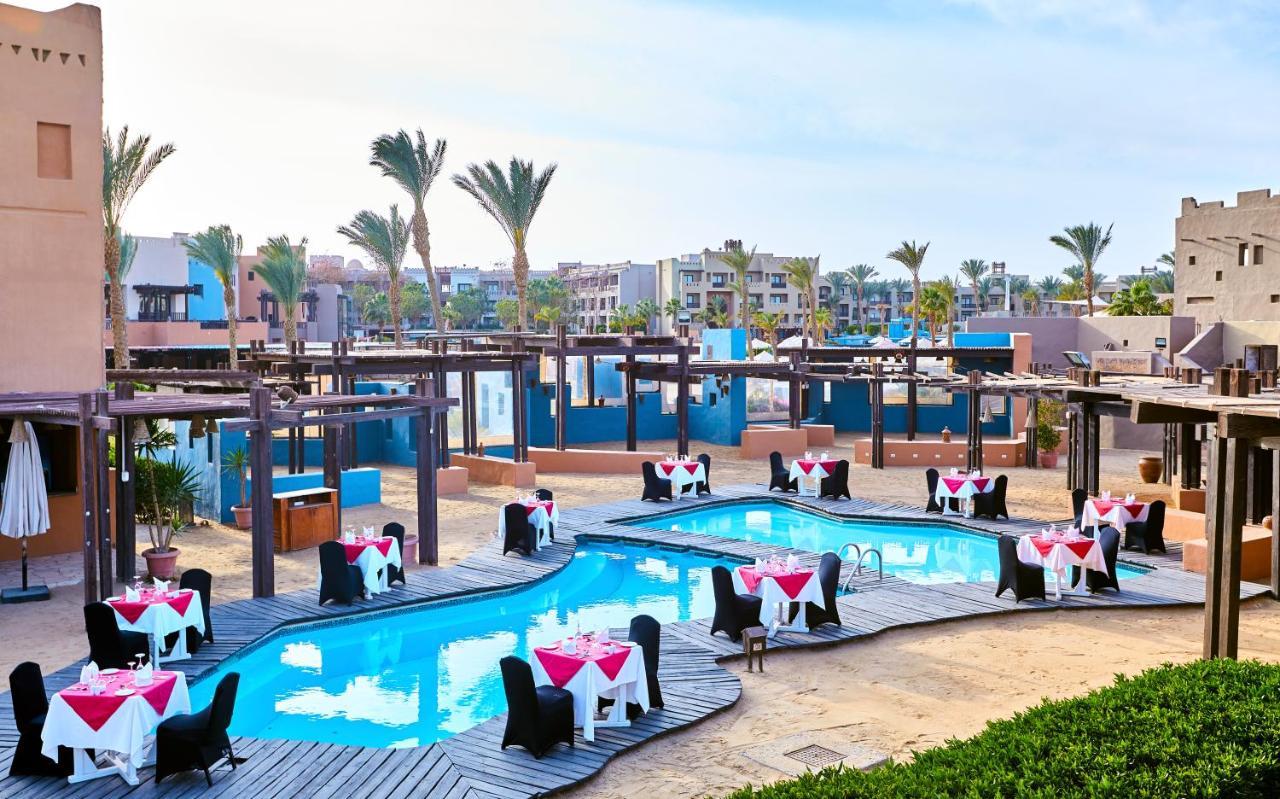 Pickalbatros Sands Port Ghalib Exterior photo The swimming pool at the hotel