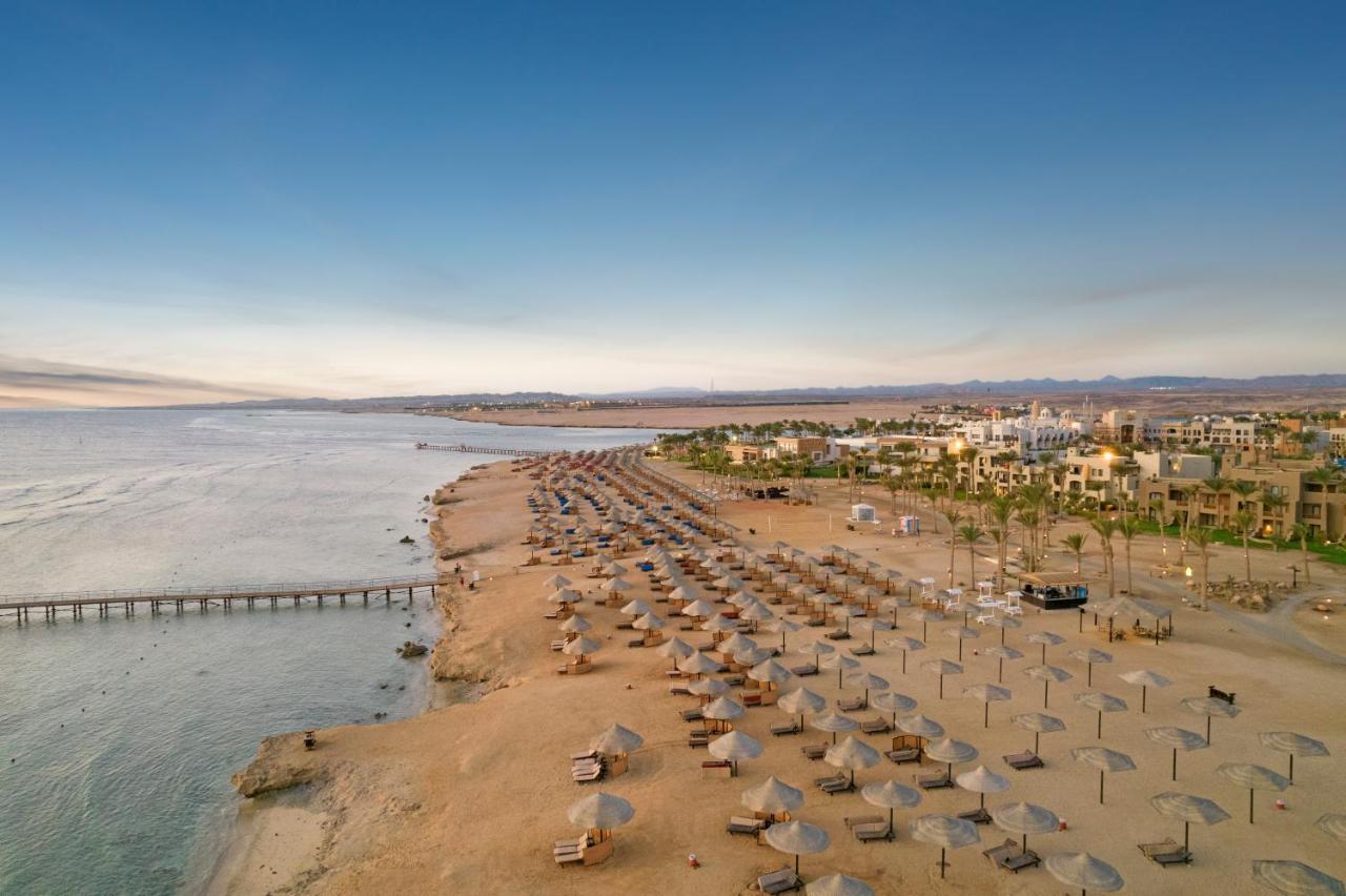 Pickalbatros Sands Port Ghalib Exterior photo Aerial view of the Red Sea coast at Sharm El Sheikh