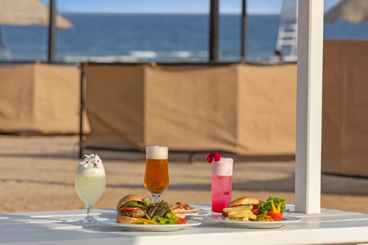Pickalbatros Sands Port Ghalib Exterior photo Drinks and snacks at the beach